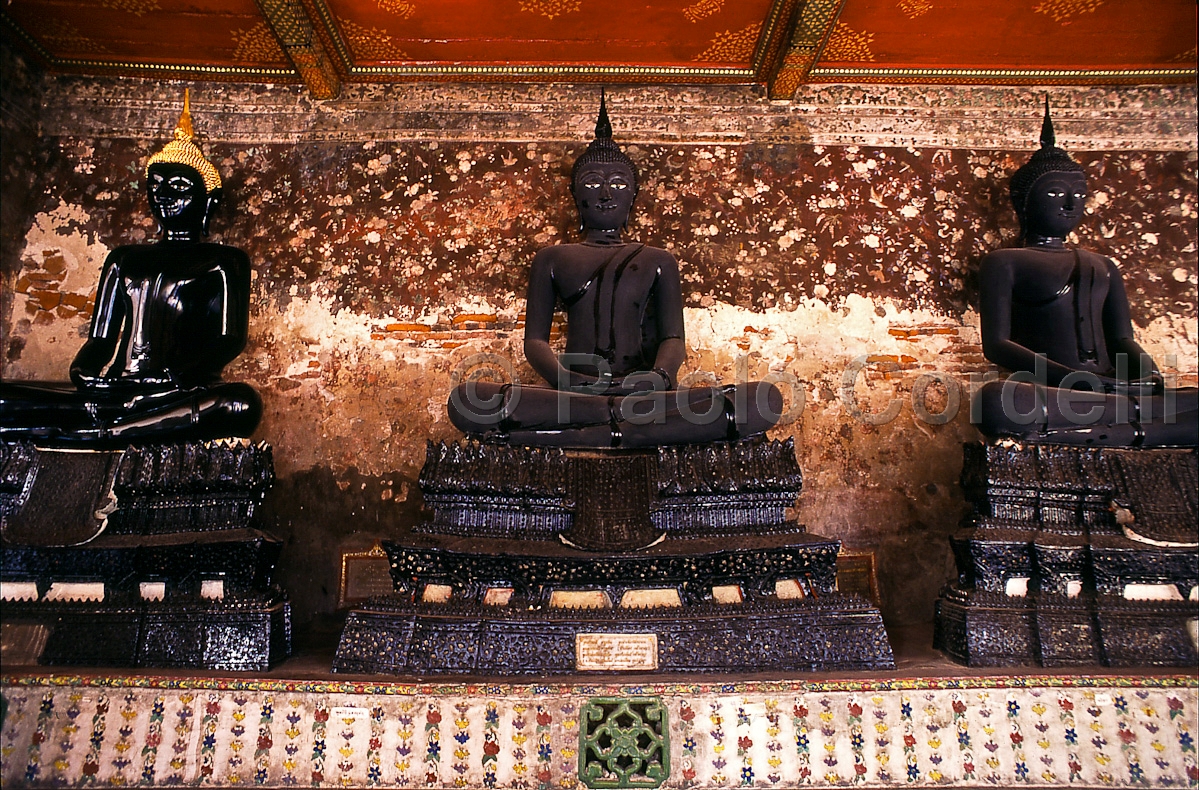 Black Buddha statues at Wat Pho (temple), Bangkok, Thailand
 (cod:Thailand 44)